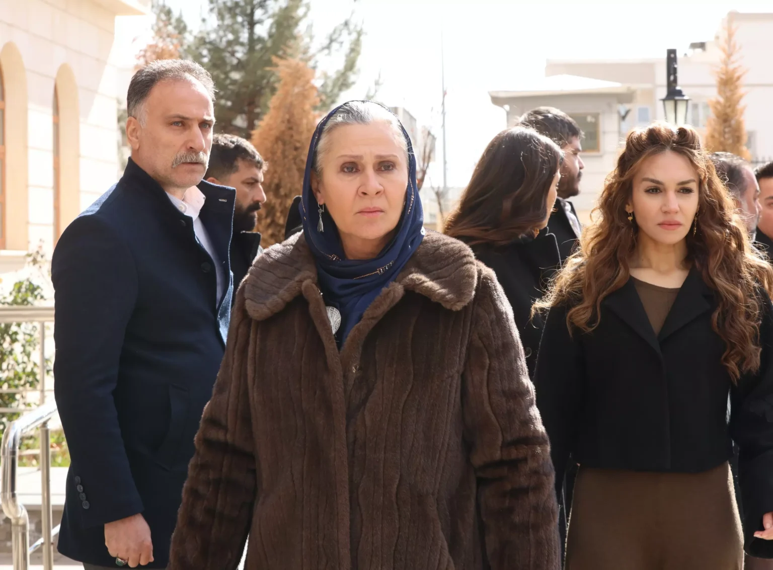 Uzak Şehir Episode 16 Summary