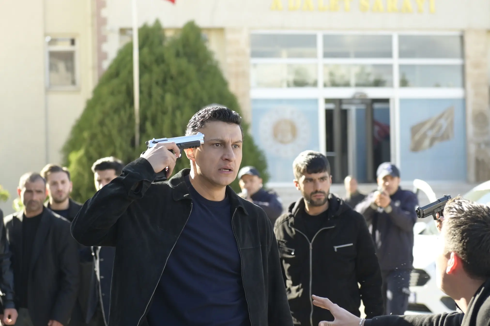 Uzak Şehir Episode 23 Summary