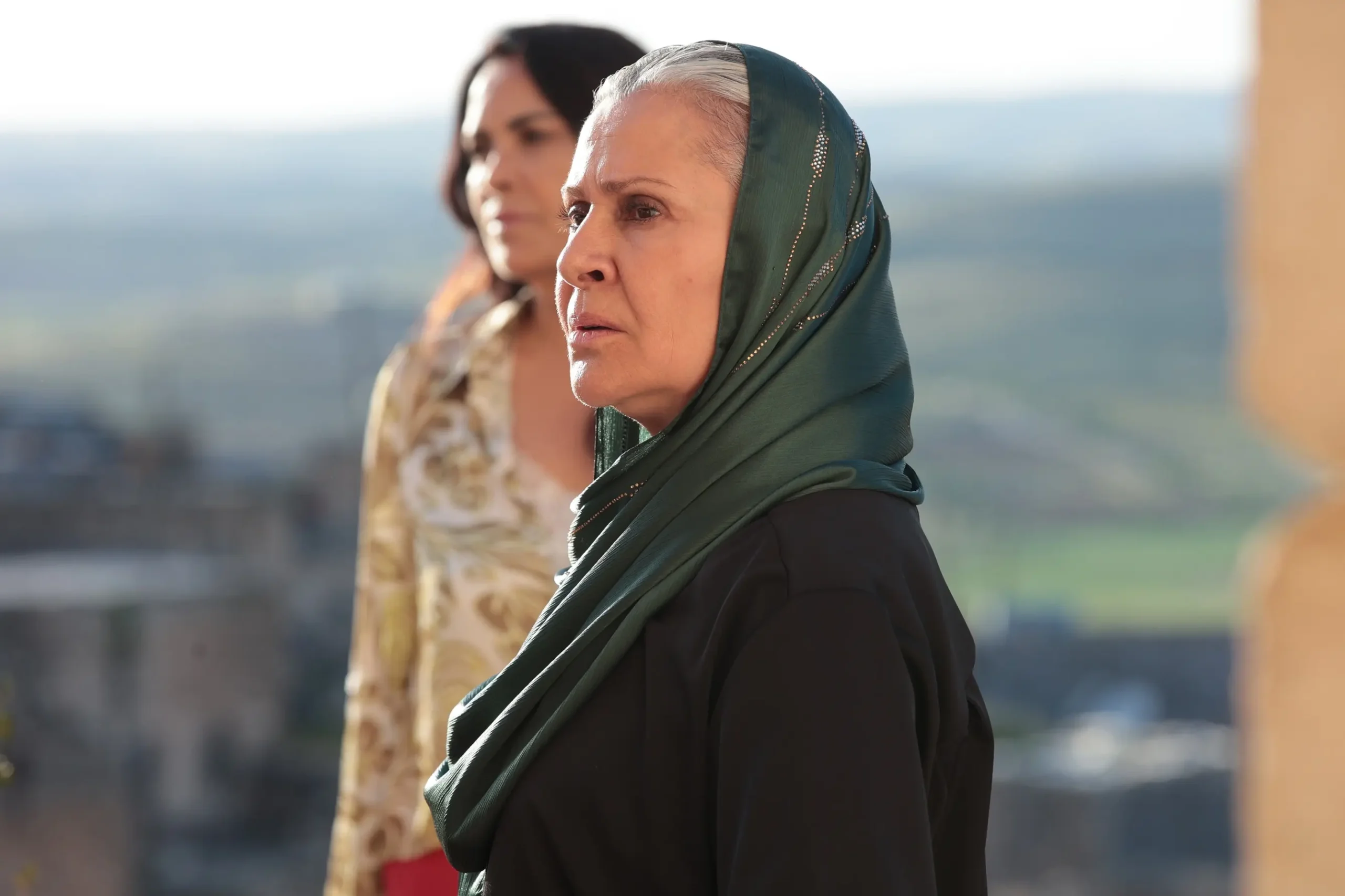 Uzak Şehir Episode 25 Summary