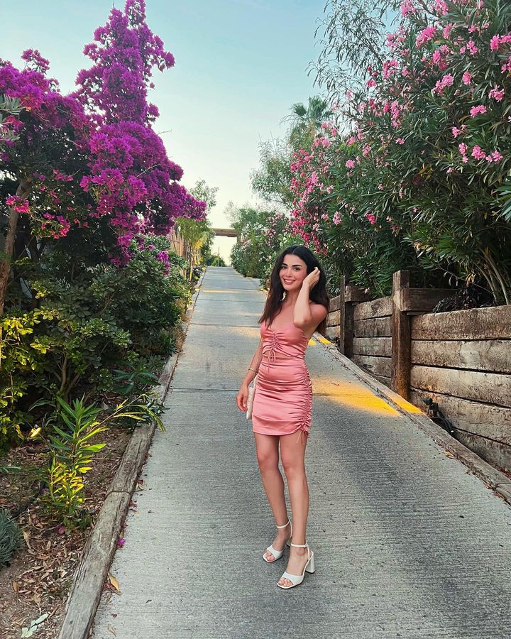 Özge Yağız Özge Yağız