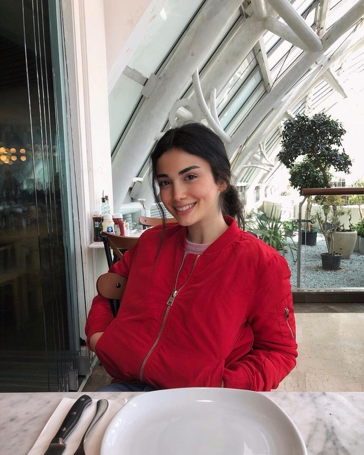 Özge Yağız Özge Yağız