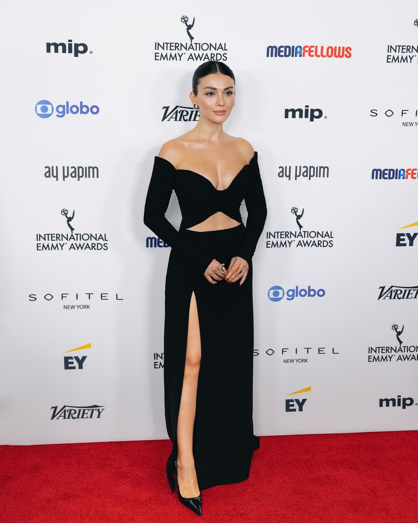 Özge Yağız Özge Yağız